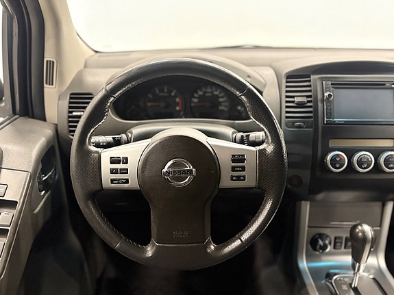Nissan Navara D40 2.5 dCi 190 ch 4x4 BVA – Double Cabine – Caméra – GPS – 118 000 km