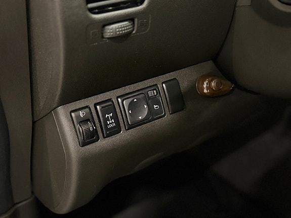 Nissan Navara D40 2.5 dCi 190 ch 4x4 BVA – Double Cabine – Caméra – GPS – 118 000 km