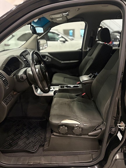 Nissan Navara D40 2.5 dCi 190 ch 4x4 BVA – Double Cabine – Caméra – GPS – 118 000 km