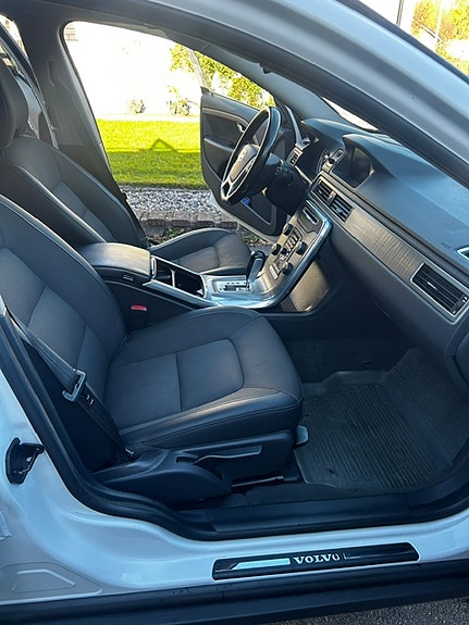 Volvo XC70 3 of 6
