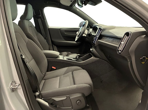 Volvo EX40 4 of 13