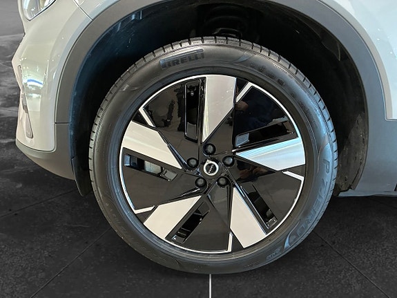 Volvo EX40 9 of 13