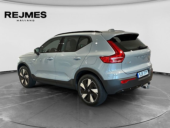 Volvo EX40 2 of 13
