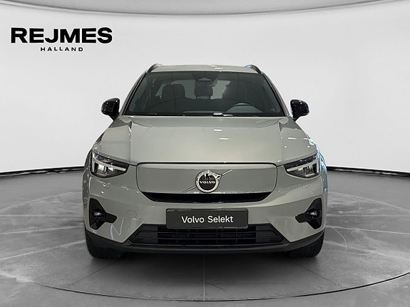 Volvo EX40 8 of 13