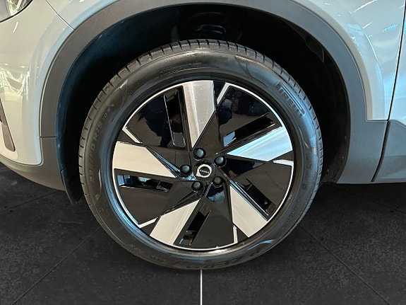 Volvo EX40 12 of 16