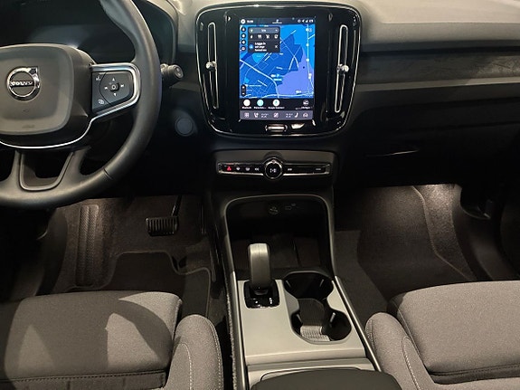 Volvo EX40 15 of 16