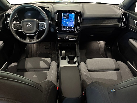 Volvo EX40 8 of 16