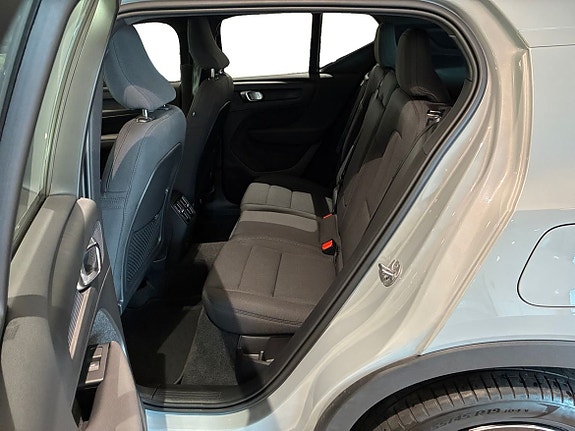 Volvo EX40 9 of 16