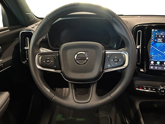 Volvo EX40 13 of 16