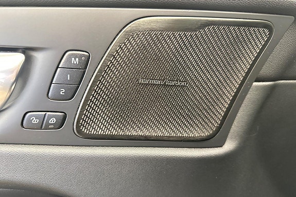 Volvo XC60 21 of 30