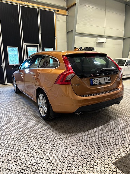 Volvo V60 3 of 10