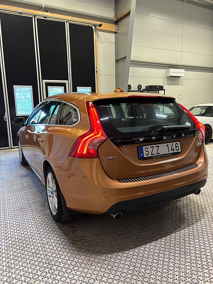 Volvo V60 4 of 10