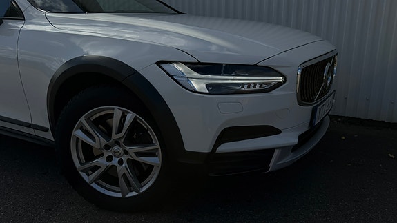 Volvo V90 Cross Country 13 of 27