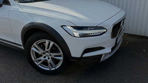 Volvo V90 Cross Country 10 of 27