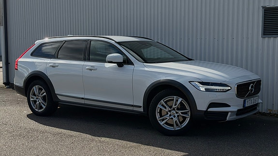 Volvo V90 Cross Country 7 of 27