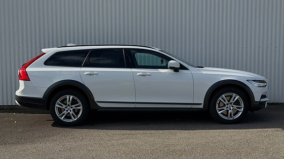 Volvo V90 Cross Country 8 of 27