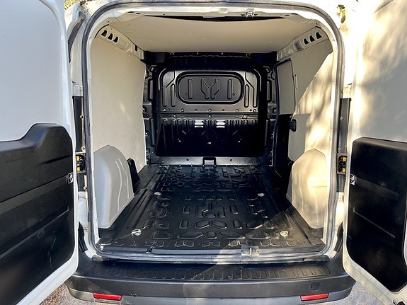 Opel Combo 8 of 15