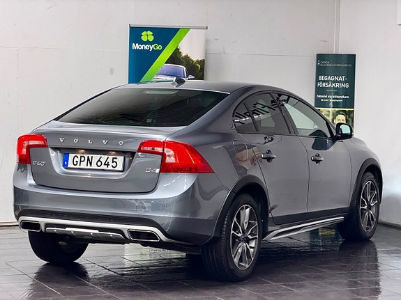 Volvo S60 Cross Country 4 of 18