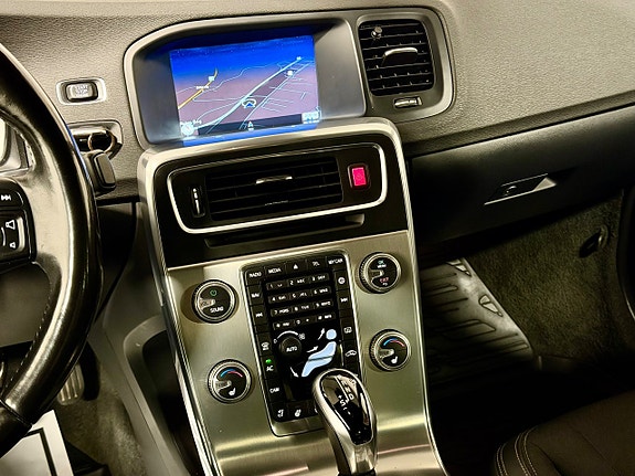 Volvo S60 Cross Country 12 of 18