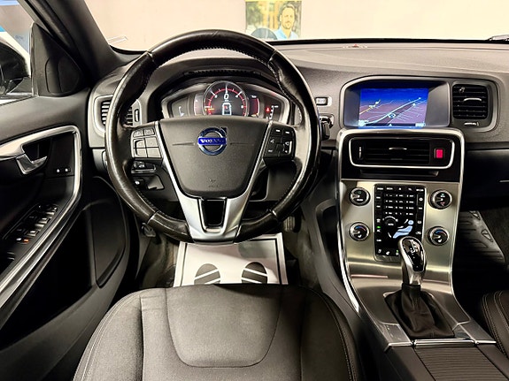 Volvo S60 Cross Country 6 of 18