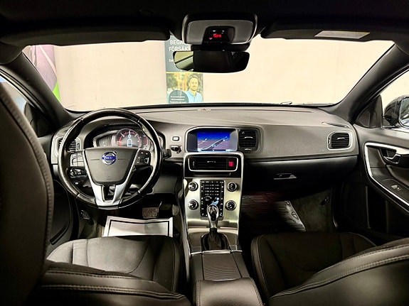 Volvo S60 Cross Country 5 of 18