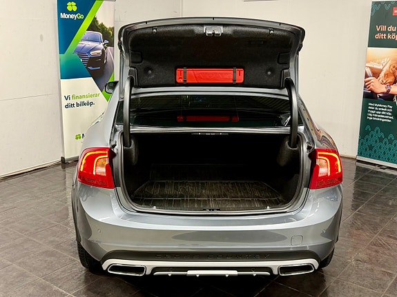 Volvo S60 Cross Country 14 of 18