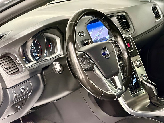 Volvo S60 Cross Country 8 of 18