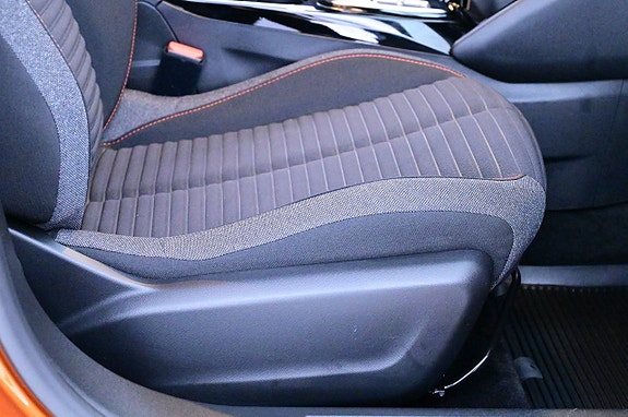 Peugeot e-2008 14 of 25