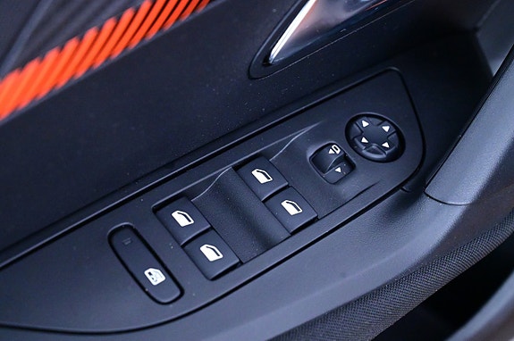 Peugeot e-2008 11 of 25