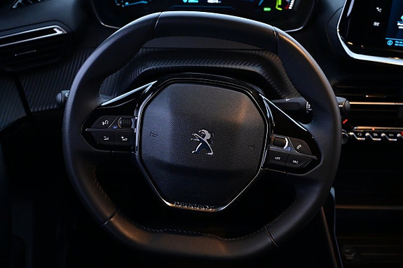 Peugeot e-2008 7 of 25