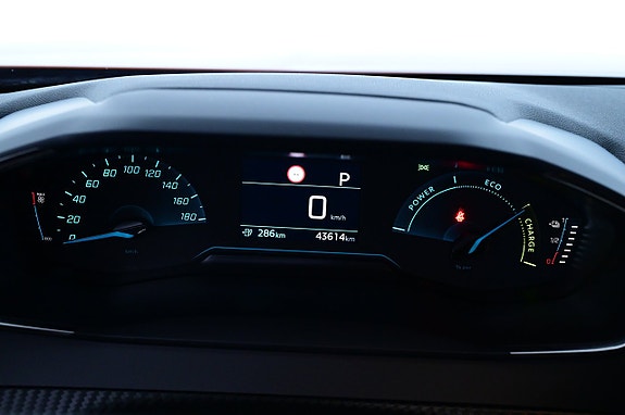 Peugeot e-2008 9 of 25