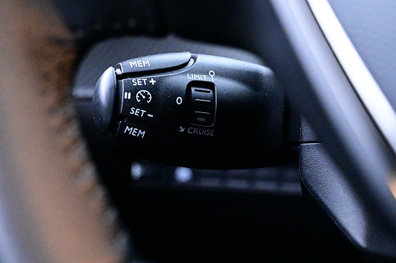 Peugeot e-2008 8 of 25