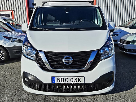Nissan NV300 2 of 14