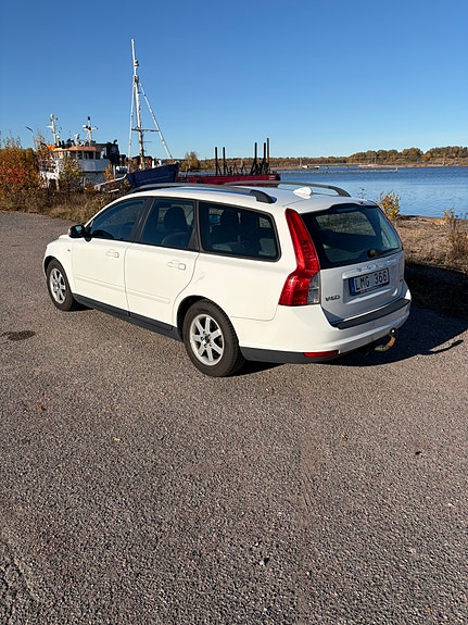 Volvo V50 3 of 12