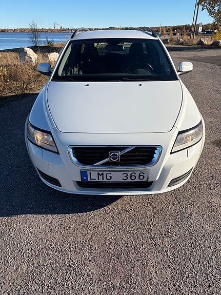 Volvo V50 2 of 12