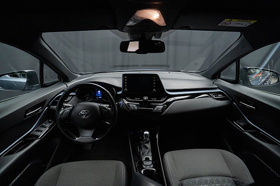 Toyota C-HR 11 of 21