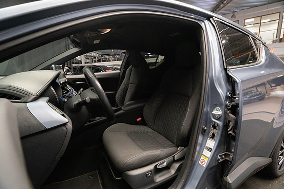 Toyota C-HR 16 of 21