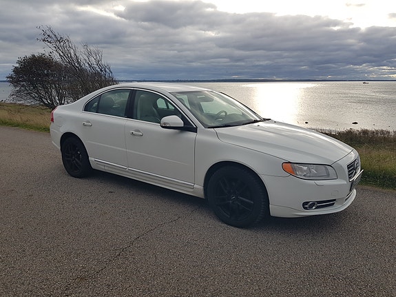 Volvo S80 2 of 8