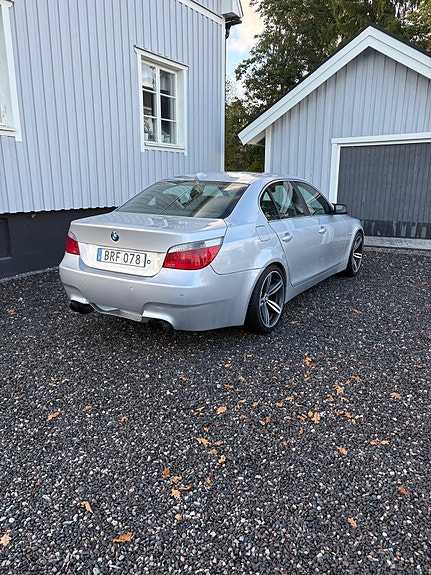 BMW 550i 3 of 7