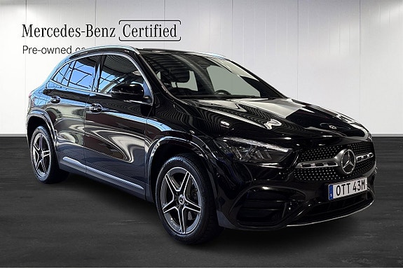 Mercedes-Benz GLA 250 2 of 12