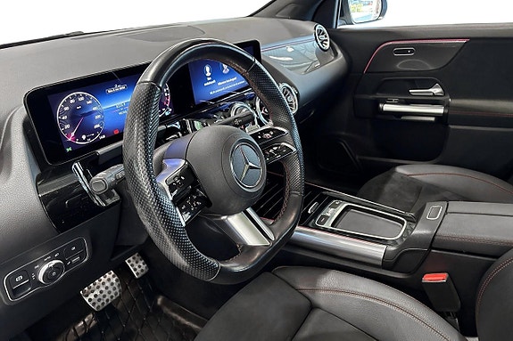 Mercedes-Benz GLA 250 8 of 12