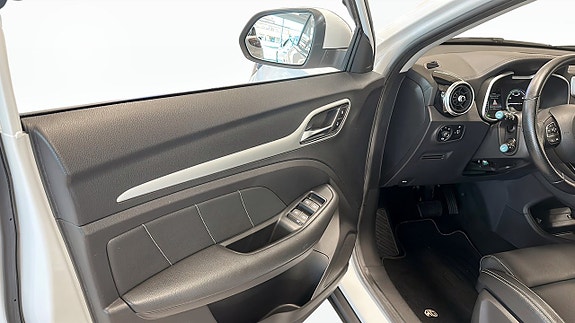 MG ZS EV 11 of 13