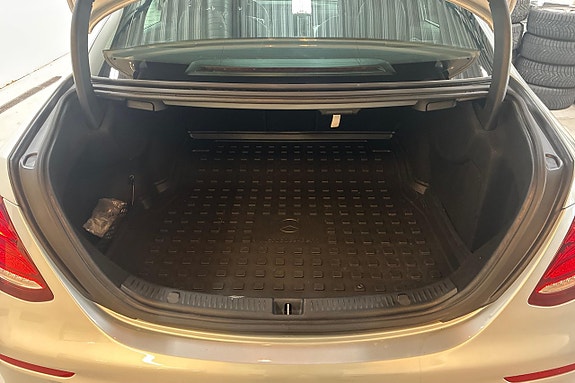 Mercedes-Benz E220 d 10 of 27