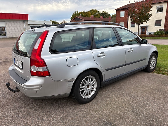 Volvo V50 2 of 8