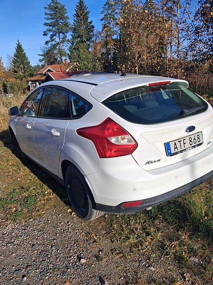 Ford Focus 2 of 7