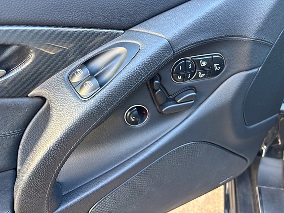 Mercedes-Benz SL 63 AMG 16 of 19