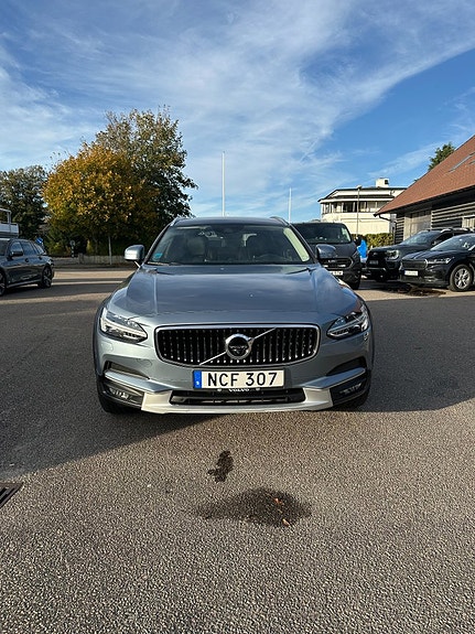 Volvo V90 Cross Country 7 of 12