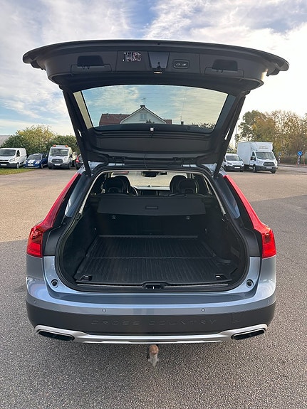Volvo V90 Cross Country 4 of 12
