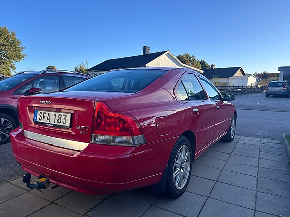 Volvo S60 2 of 7