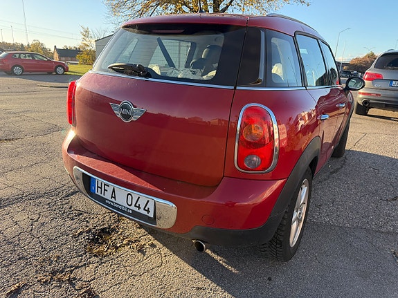 MINI Countryman One 2 of 5